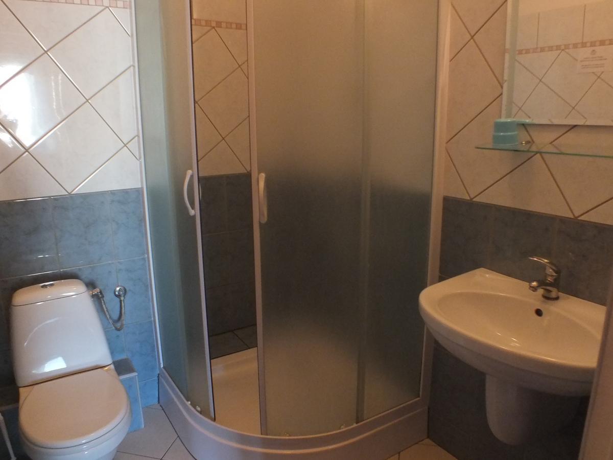 Hotel Pod Trzema Rozami 2*