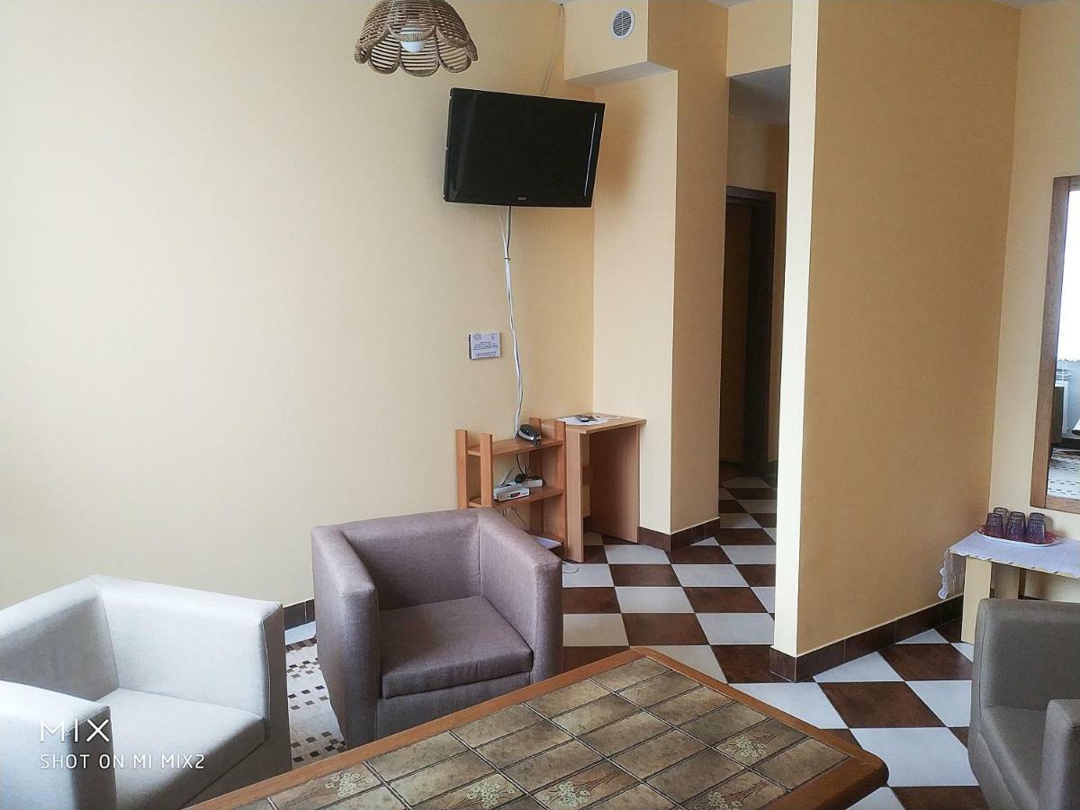 Pod Trzema Rozami Hotel 2*